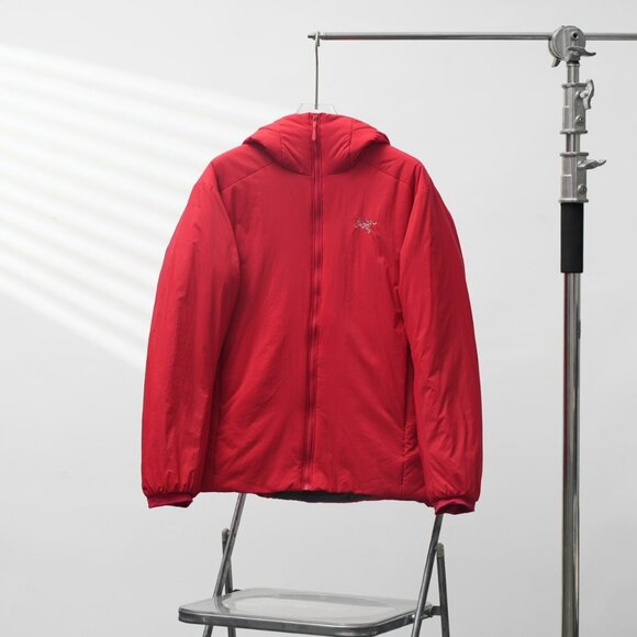 Arc'teryx Retro Red Hooded Outdoor Jacket - Lightweight, Windproof & Stylish - Picture 1 of 8